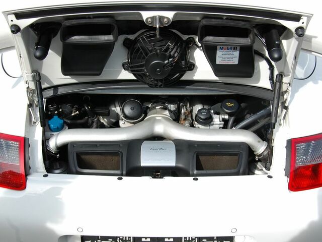 Білий Порше 997, об'ємом двигуна 3.6 л та пробігом 49 тис. км за 97473 $, фото 12 на Automoto.ua
