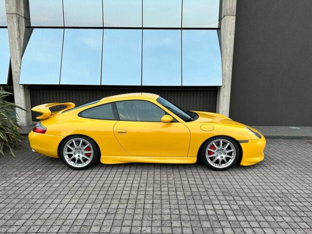 Желтый Порше 996, объемом двигателя 3.6 л и пробегом 37 тыс. км за 178186 $, фото 4 на Automoto.ua