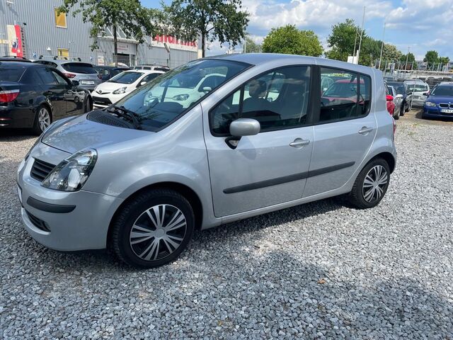 Рено Модус 2006 у Європі на Automoto.ua Сірий Рено Модус, об'ємом двигуна 1.15 л та пробігом 104 тис. км за 3842 $, фото 1 на Automoto.ua