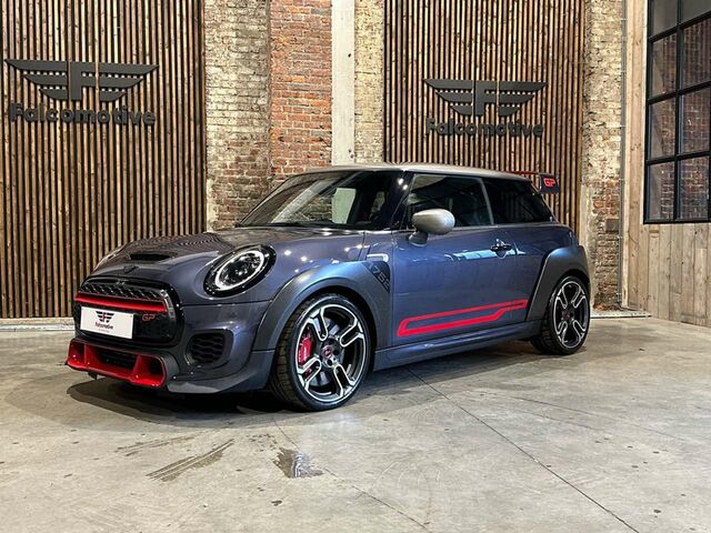 Серый Мини John Cooper Works, объемом двигателя 2 л и пробегом 21 тыс. км за 46226 $, фото 3 на Automoto.ua