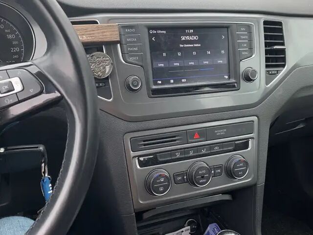 Фольксваген Гольф Спортсван 2017 у Європі на Automoto.ua Сірий Фольксваген Гольф Спортсван, об'ємом двигуна 1 л та пробігом 206 тис. км за 7986 $, фото 5 на Automoto.ua