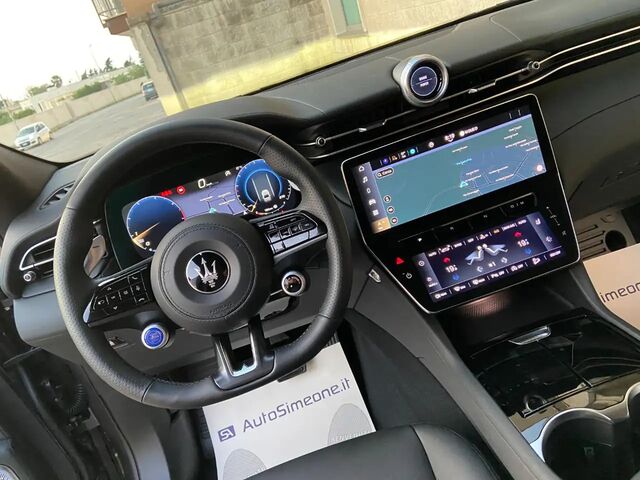 Мазераті Grecale 2025 у Європі на Automoto.ua Сірий Мазераті Grecale, об'ємом двигуна 2 л та пробігом 16 тис. км за 72344 $, фото 21 на Automoto.ua