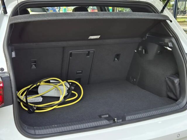 Фольксваген Golf GTE 2021 у Європі на Automoto.ua Білий Фольксваген Golf GTE, об'ємом двигуна 1.4 л та пробігом 71 тис. км за 30146 $, фото 9 на Automoto.ua