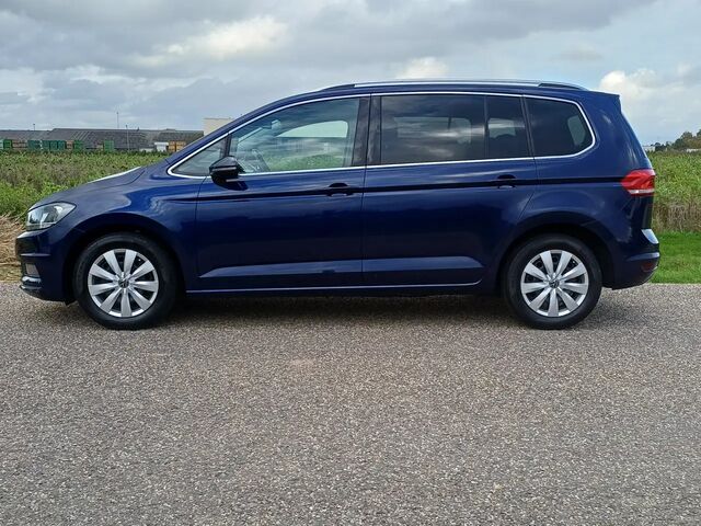 Фольксваген Туран 2020 в Европе на Automoto.ua Синий Фольксваген Туран, объемом двигателя 1.5 л и пробегом 110 тыс. км за 29104 $, фото 9 на Automoto.ua