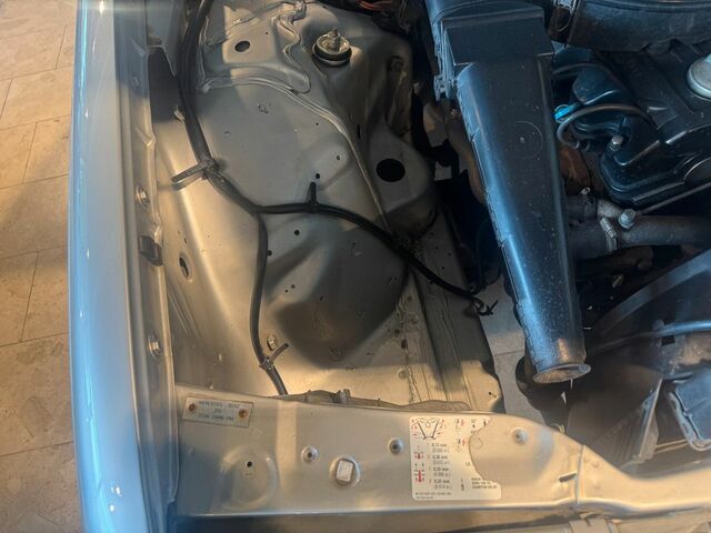 Мерседес 200 1984 в Европе на Automoto.ua Серебряный Мерседес 200, объемом двигателя 2 л и пробегом 138 тыс. км за 16318 $, фото 22 на Automoto.ua