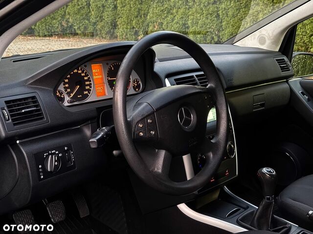 Мерседес Б-класс 2007 в Европе на Automoto.ua Черный Мерседес Б-класс, объемом двигателя 1 л и пробегом 284 тыс. км за 3124 $, фото 8 на Automoto.ua