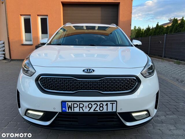 Киа Niro, объемом двигателя 1.58 л и пробегом 149 тыс. км за 12959 $, фото 9 на Automoto.ua