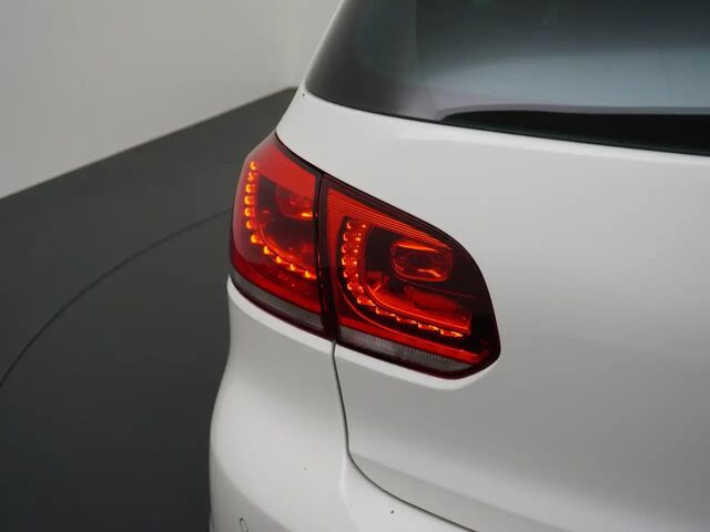 Фольксваген Гольф ГТІ 2010 у Європі на Automoto.ua Білий Фольксваген Гольф ГТІ, об'ємом двигуна 1.98 л та пробігом 198 тис. км за 10030 $, фото 5 на Automoto.ua