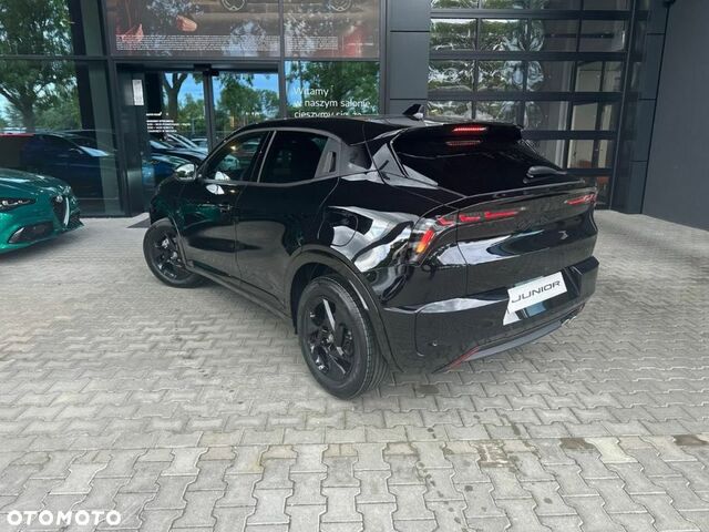 Альфа Ромео Джуниор 2025 в Европе на Automoto.ua Черный Альфа Ромео Джуниор, объемом двигателя 1 л и пробегом 1 тыс. км за 30243 $, фото 4 на Automoto.ua