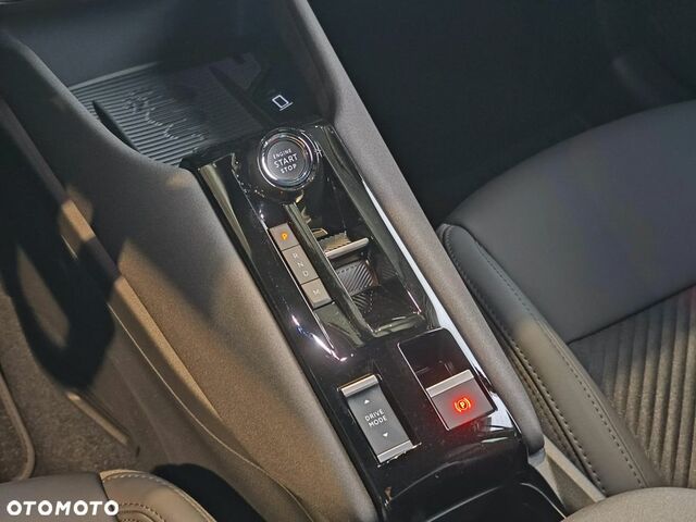 Альфа Ромео Джуниор 2025 в Европе на Automoto.ua Красный Альфа Ромео Джуниор, объемом двигателя 1 л и пробегом 1 тыс. км за 35473 $, фото 13 на Automoto.ua