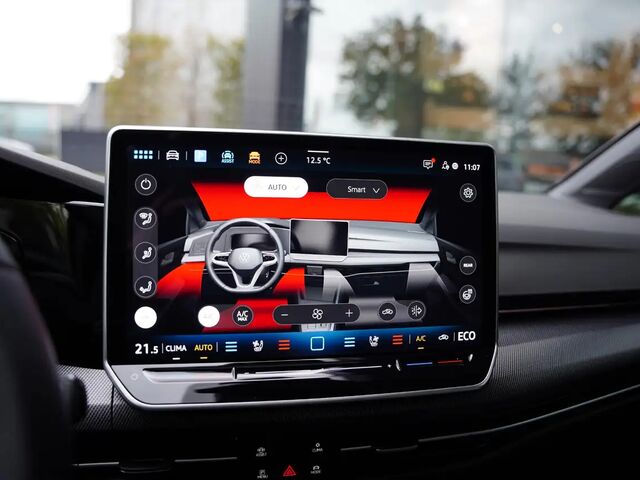 Фольксваген Golf GTE 2025 в Европе на Automoto.ua Черный Фольксваген Golf GTE, объемом двигателя 1.5 л и пробегом 10 тыс. км за 65086 $, фото 13 на Automoto.ua