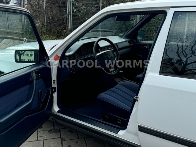 Мерседес 200 1988 в Европе на Automoto.ua Белый Мерседес 200, объемом двигателя 1.98 л и пробегом 196 тыс. км за 8841 $, фото 11 на Automoto.ua