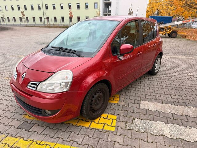 Рено Grand Modus 2011 в Европе на Automoto.ua Красный Рено Grand Modus, объемом двигателя 0 л и пробегом 174 тыс. км за 3850 $, фото 3 на Automoto.ua