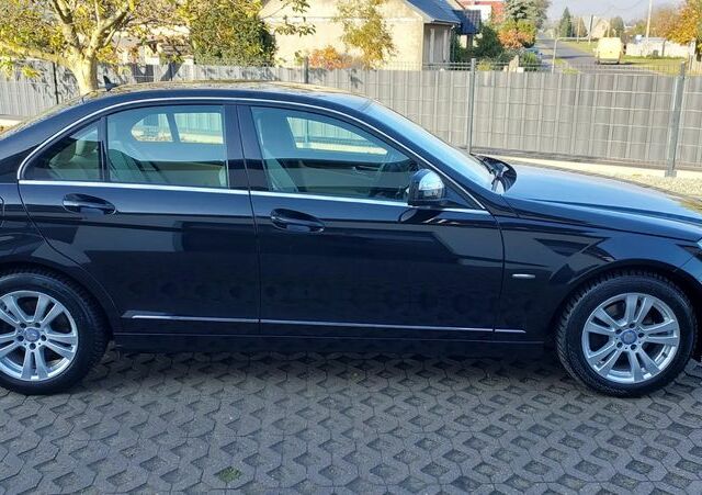 Мерседес Ц-Клас 2008 у Європі на Automoto.ua Чорний Мерседес Ц-Клас, об'ємом двигуна 1 л та пробігом 189 тис. км за 8463 $, фото 24 на Automoto.ua