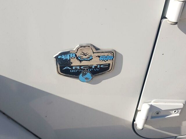 Джип Вранглер 2012 в Европе на Automoto.ua Белый Джип Вранглер, объемом двигателя 2.78 л и пробегом 180 тыс. км за 20990 $, фото 1 на Automoto.ua