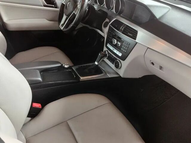 Мерседес Ц-Клас 2012 у Європі на Automoto.ua Мерседес Ц-Клас, об'ємом двигуна 2.99 л та пробігом 363 тис. км за 8112 $, фото 7 на Automoto.ua