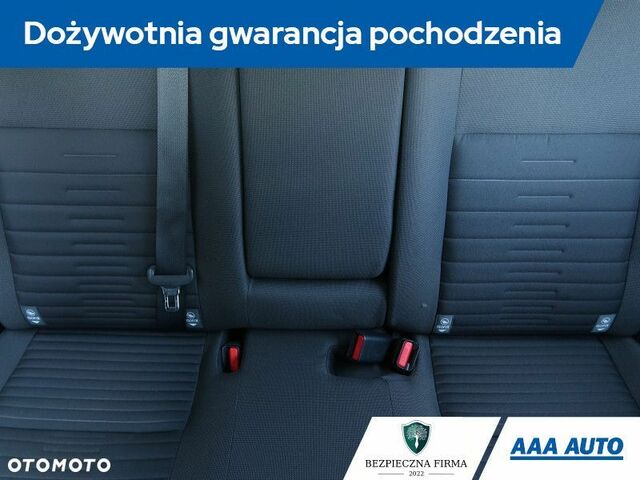 Тойота Аурис, объемом двигателя 1.6 л и пробегом 127 тыс. км за 12527 $, фото 10 на Automoto.ua