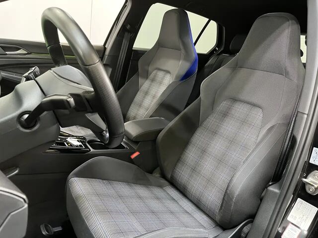 Фольксваген Golf GTE 2022 в Европе на Automoto.ua Черный Фольксваген Golf GTE, объемом двигателя 1.4 л и пробегом 50 тыс. км за 32598 $, фото 6 на Automoto.ua