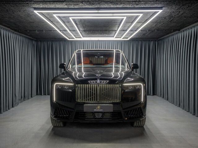 Ролс Ройс Cullinan 2025 в Европе на Automoto.ua Черный Ролс Ройс Cullinan, объемом двигателя 6.75 л и пробегом 50 тыс. км за 739665 $, фото 3 на Automoto.ua