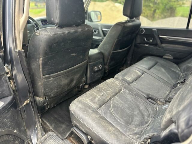Міцубісі Паджеро 2007 у Європі на Automoto.ua Міцубісі Паджеро, об'ємом двигуна 3.2 л та пробігом 292 тис. км за 5490 $, фото 13 на Automoto.ua