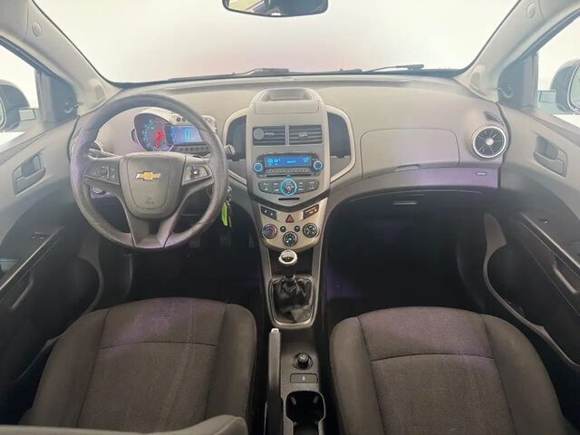 Шевроле Авео 2013 в Европе на Automoto.ua Черный Шевроле Авео, объемом двигателя 1.23 л и пробегом 129 тыс. км за 5587 $, фото 4 на Automoto.ua