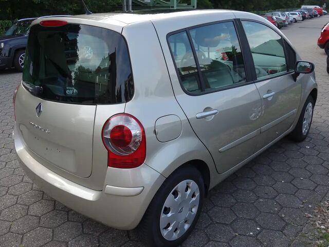 Рено Модус 2006 в Европе на Automoto.ua Бежевый Рено Модус, объемом двигателя 1.6 л и пробегом 120 тыс. км за 5836 $, фото 4 на Automoto.ua