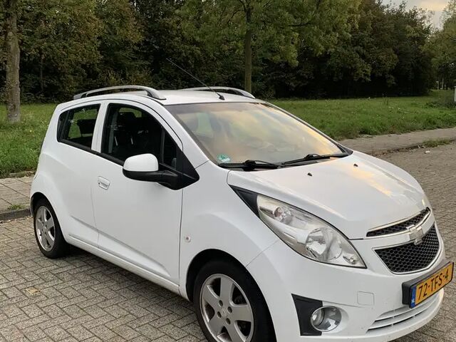 Шевроле Спарк 2012 в Европе на Automoto.ua Белый Шевроле Спарк, объемом двигателя 1 л и пробегом 365 тыс. км за 1577 $, фото 1 на Automoto.ua