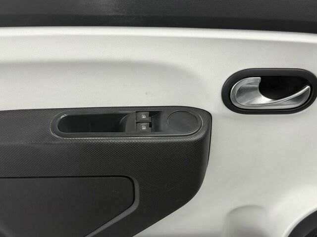 Рено Твинго 2020 в Европе на Automoto.ua Рено Твинго, объемом двигателя 1 л и пробегом 89 тыс. км за 7890 $, фото 15 на Automoto.ua