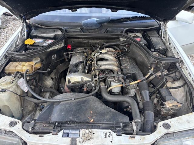 Мерседес 200 1991 в Европе на Automoto.ua Белый Мерседес 200, объемом двигателя 2 л и пробегом 200 тыс. км за 4141 $, фото 14 на Automoto.ua