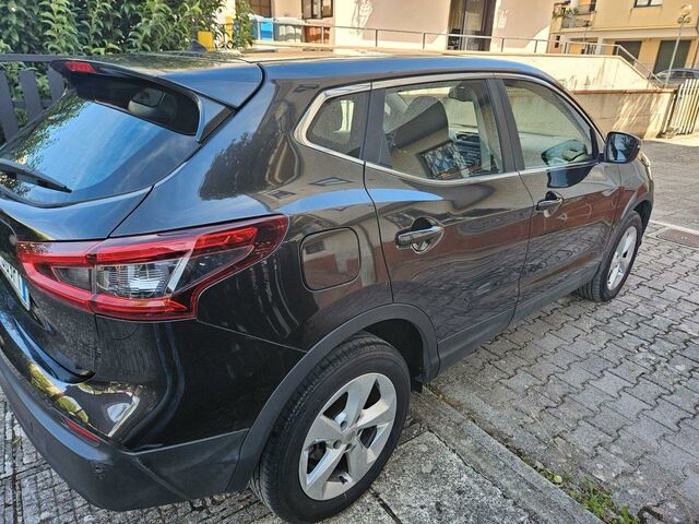 Ниссан Кашкай 2018 в Европе на Automoto.ua Черный Ниссан Кашкай, объемом двигателя 1.46 л и пробегом 99 тыс. км за 14499 $, фото 3 на Automoto.ua