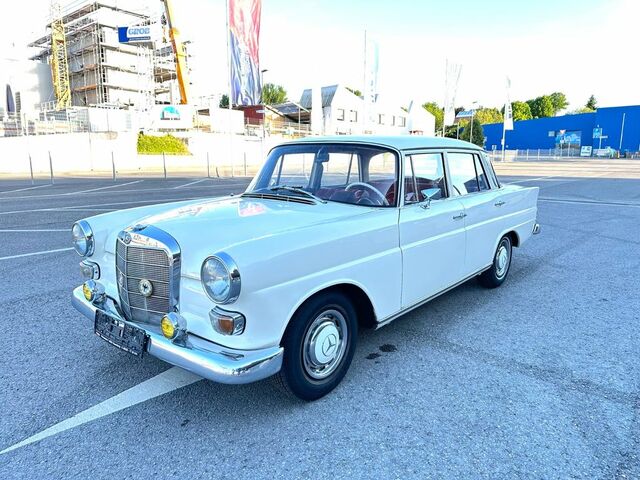 Мерседес 200 1967 в Европе на Automoto.ua Белый Мерседес 200, объемом двигателя 0 л и пробегом 137 тыс. км за 22749 $, фото 1 на Automoto.ua