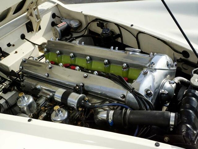 Білий Ягуар ХК, об'ємом двигуна 3.4 л та пробігом 22 тис. км за 151036 $, фото 3 на Automoto.ua