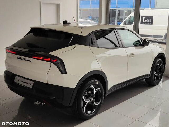 Альфа Ромео Джуниор 2025 в Европе на Automoto.ua Белый Альфа Ромео Джуниор, объемом двигателя 1 л и пробегом 5 тыс. км за 32688 $, фото 7 на Automoto.ua