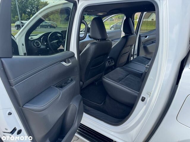 Мерседес X-Class 2018 у Європі на Automoto.ua Білий Мерседес X-Class, об'ємом двигуна 2.3 л та пробігом 85 тис. км за 149000 $, фото 21 на Automoto.ua