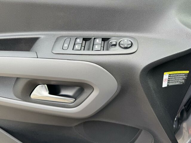 Тойота Proace Verso 2024 у Європі на Automoto.ua Сірий Тойота Proace Verso, об'ємом двигуна 1.5 л та пробігом 15 тис. км за 35990 $, фото 17 на Automoto.ua