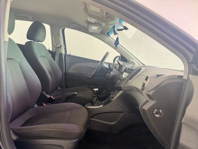 Шевроле Авео 2013 в Европе на Automoto.ua Черный Шевроле Авео, объемом двигателя 1.23 л и пробегом 129 тыс. км за 5587 $, фото 10 на Automoto.ua