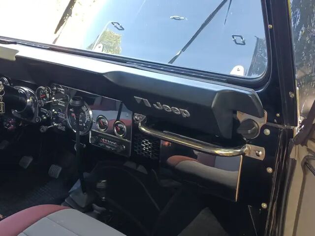 Джип CJ-5 1977 у Європі на Automoto.ua Чорний Джип CJ-5, об'ємом двигуна 4.98 л та пробігом 45 тис. км за 31369 $, фото 9 на Automoto.ua