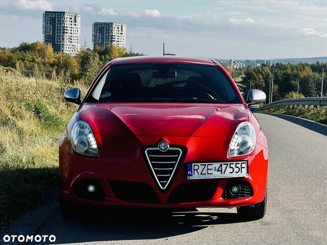 Альфа Ромео Giulietta 2012 у Європі на Automoto.ua Червоний Альфа Ромео Giulietta, об'ємом двигуна 1 л та пробігом 146 тис. км за 7482 $, фото 1 на Automoto.ua