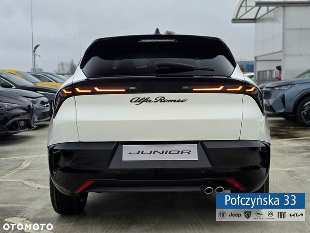 Альфа Ромео Джуниор 2024 в Европе на Automoto.ua Белый Альфа Ромео Джуниор, объемом двигателя 1 л и пробегом 7 тыс. км за 32177 $, фото 6 на Automoto.ua
