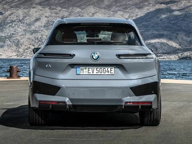 Габариты кузова внедорожника BMW iX 2022
