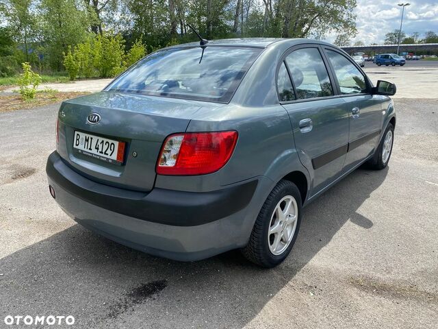 Киа Рио, объемом двигателя 1.4 л и пробегом 142 тыс. км за 2592 $, фото 7 на Automoto.ua