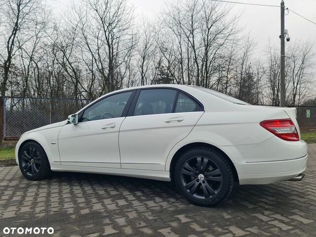 Мерседес Ц-Класс 2009 в Европе на Automoto.ua Белый Мерседес Ц-Класс, объемом двигателя 1 л и пробегом 213 тыс. км за 37900 $, фото 37 на Automoto.ua