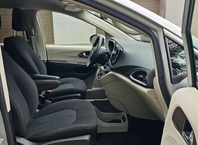 Крайслер Pacifica 2022 у Європі на Automoto.ua Сірий Крайслер Pacifica, об'ємом двигуна 3.61 л та пробігом 87 тис. км за 28766 $, фото 12 на Automoto.ua