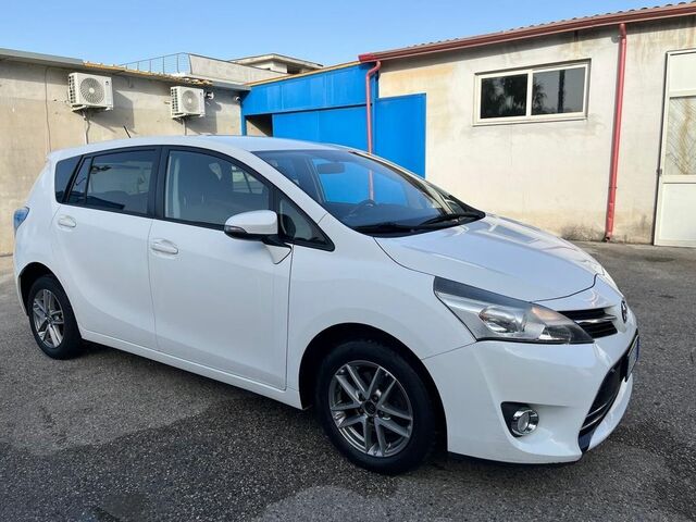 Тойота Версо 2015 в Европе на Automoto.ua Белый Тойота Версо, объемом двигателя 0 л и пробегом 140 тыс. км за 10307 $, фото 1 на Automoto.ua