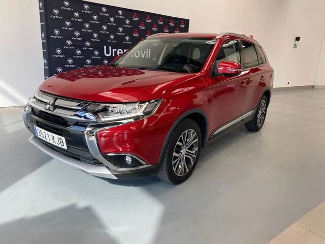 Міцубісі Аутлендер 2018 у Європі на Automoto.ua Червоний Міцубісі Аутлендер, об'ємом двигуна 2 л та пробігом 137 тис. км за 15104 $, фото 1 на Automoto.ua