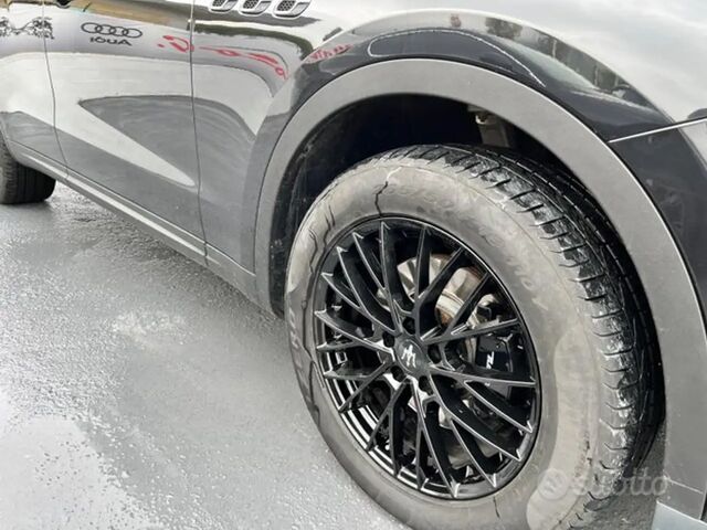 Мазераті Леванте 2018 у Європі на Automoto.ua Чорний Мазераті Леванте, об'ємом двигуна 0 л та пробігом 89 тис. км за 58354 $, фото 12 на Automoto.ua