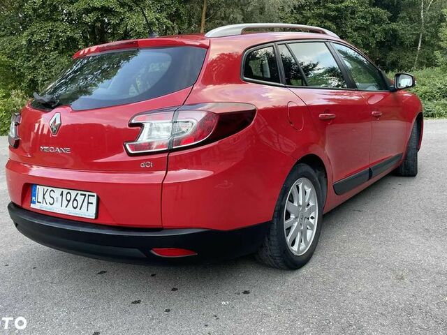Рено Меган 2010 у Європі на Automoto.ua Червоний Рено Меган, об'ємом двигуна 1 л та пробігом 284 тис. км за 3027 $, фото 5 на Automoto.ua