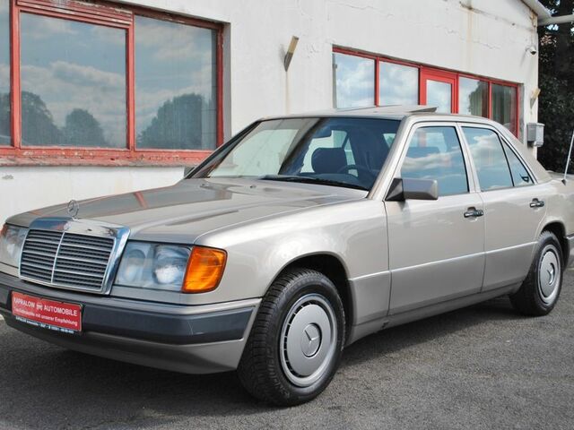 Мерседес 200 1989 в Европе на Automoto.ua Серебряный Мерседес 200, объемом двигателя 2 л и пробегом 270 тыс. км за 8530 $, фото 1 на Automoto.ua