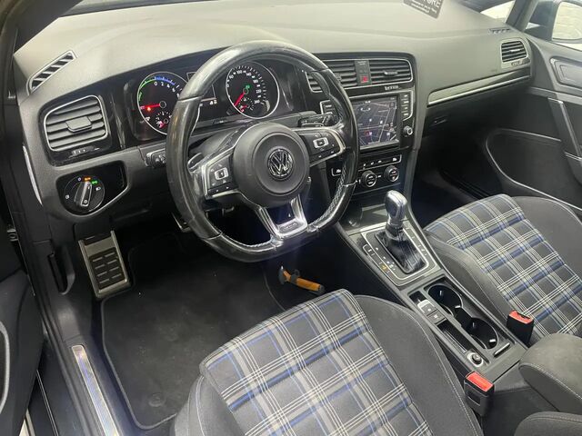 Фольксваген Golf GTE 2015 в Европе на Automoto.ua Черный Фольксваген Golf GTE, объемом двигателя 1.4 л и пробегом 210106 тыс. км за 7499 $, фото 10 на Automoto.ua