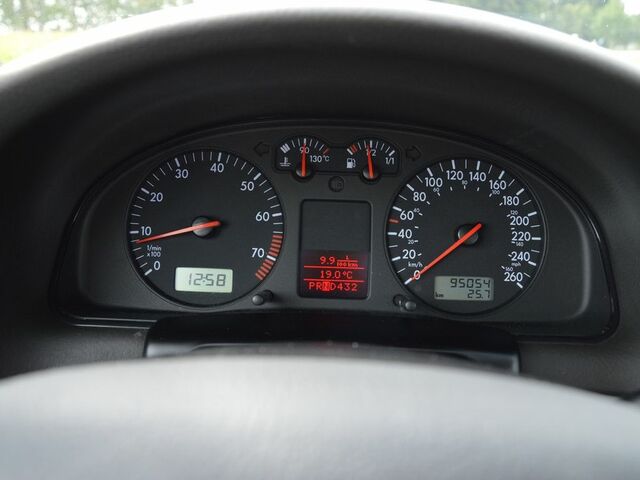 Фольксваген Пассат 2000 у Європі на Automoto.ua Синій Фольксваген Пассат, об'ємом двигуна 2.77 л та пробігом 95 тис. км за 10481 $, фото 8 на Automoto.ua